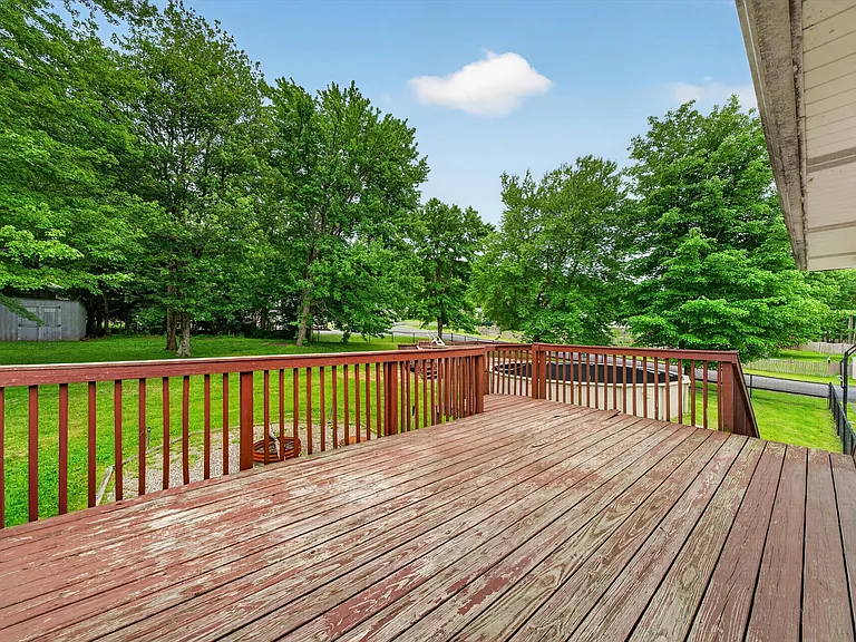 76 Maureen Dr — Photo 22