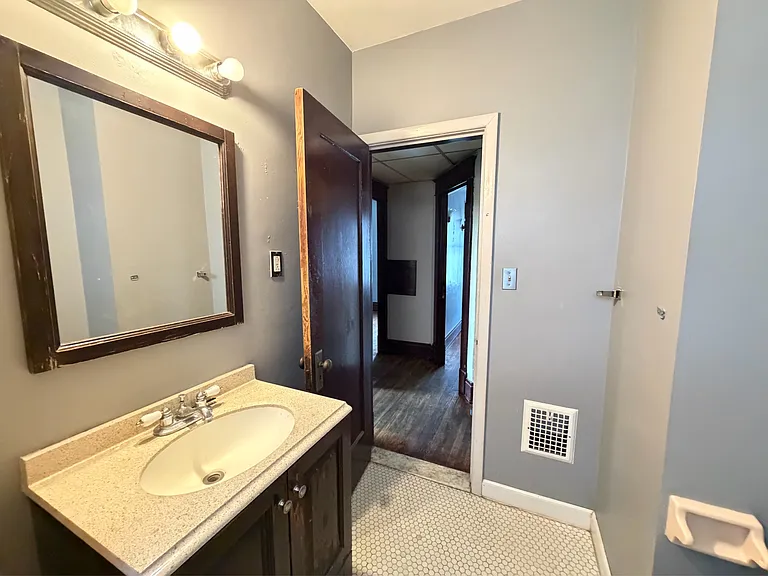 418 Colvin Ave — Photo 9