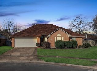 2115 Mockingbird Ln, Bossier City, LA 71111