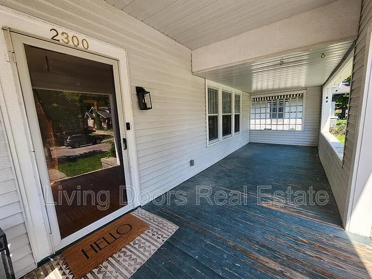 2300 Sewell St — Photo 3