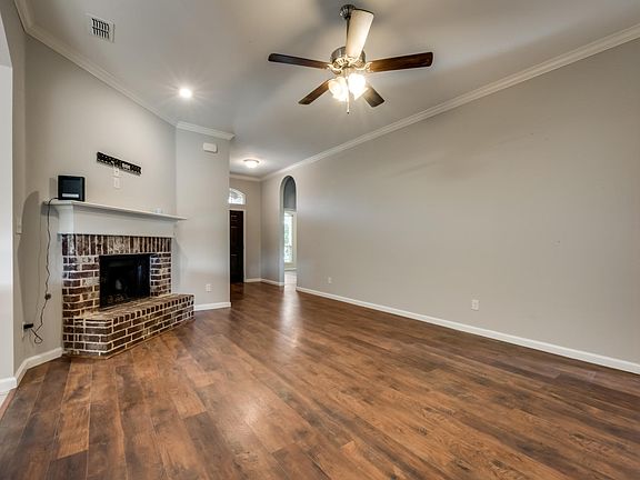 4th image of 1801 Meadowlark Ln