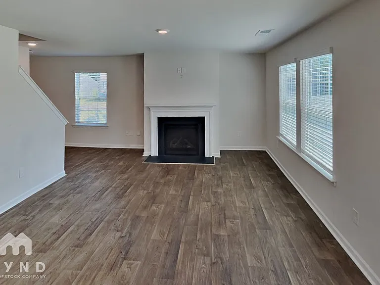 2140 Redstone Dr — Photo 2