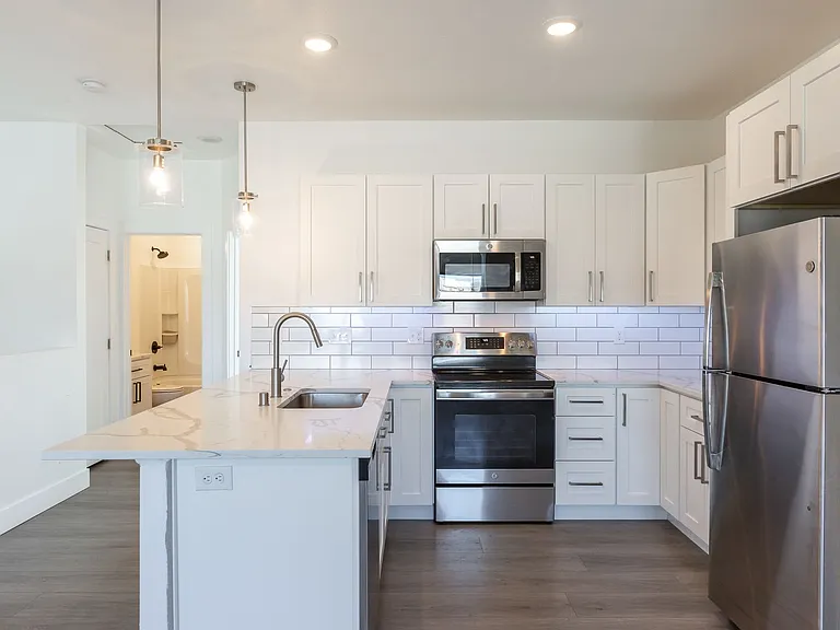 1814 E Carol St — Photo 11
