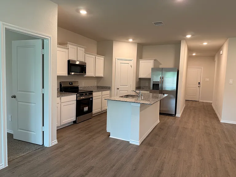 845 Wild Rose Way — Photo 3