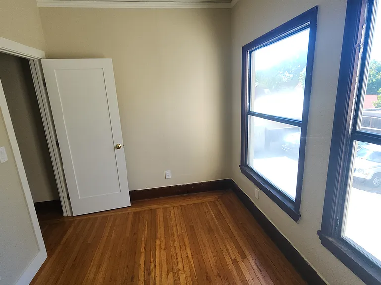 2339 Hilgard Ave #103 — Photo 8
