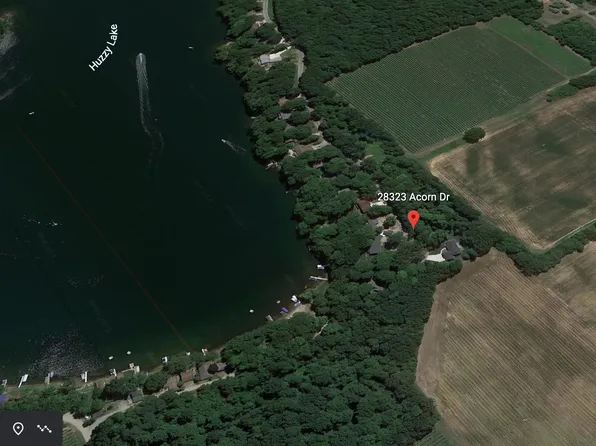 28323 Acorn Dr, Lawton, MI 49065