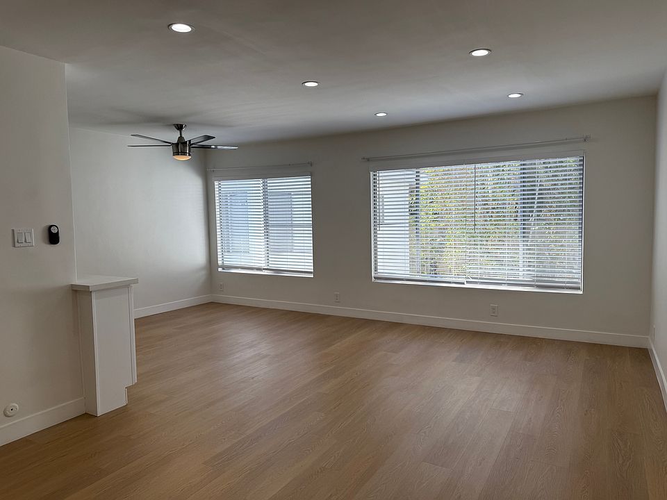 1st image of 415 N Oakhurst Dr APT 305