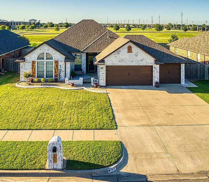 1st image of 1917 Oak Dr