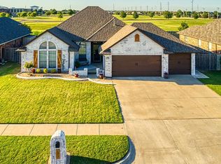 1917 Oak Dr, Moore, OK 73170