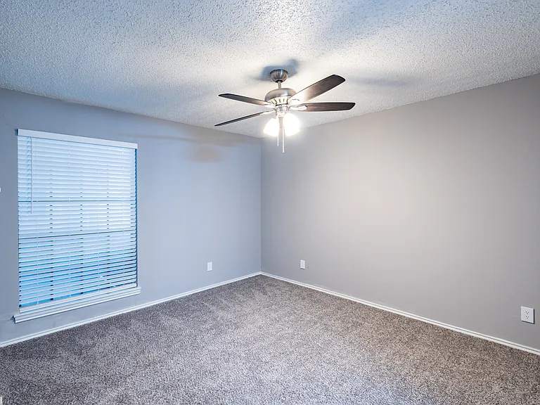 La Prada Place Apartments — Photo 26
