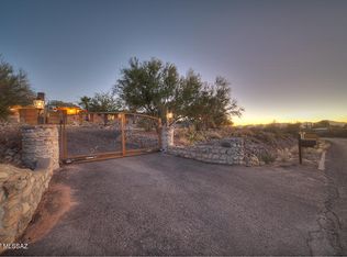 460 E Suffolk Dr, Oro Valley, AZ 85704