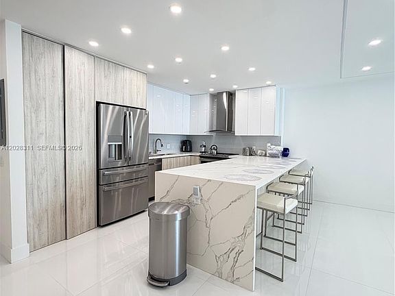 5th image of 19390 Collins Ave APT 908