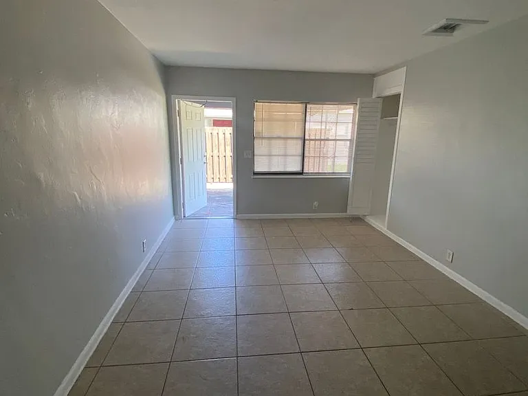 3712 Henry Ave — Photo 6