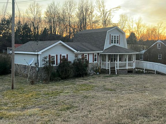3rd image of 565 Brattontown Cir