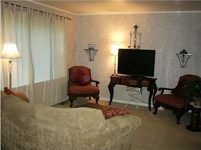 3rd image of 219 Greenwood Ave