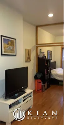 Rented by Kian Realty | media 17