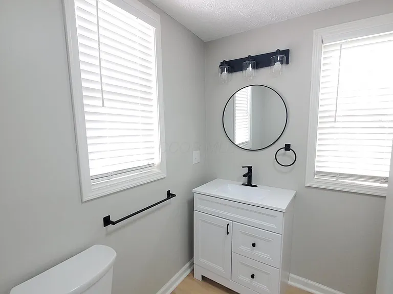33 S Cypress Ave — Photo 8