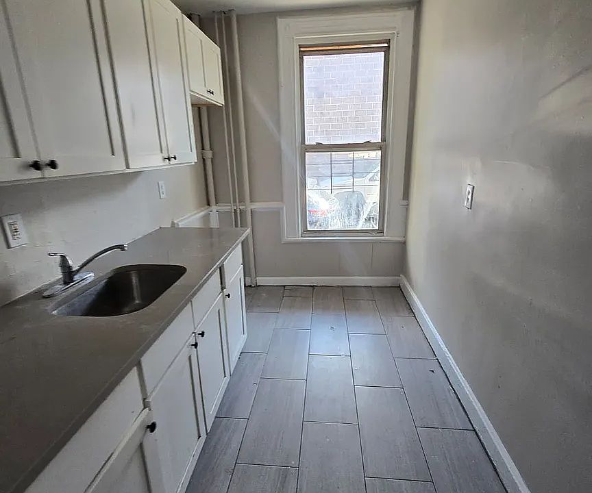 1st image of 240 William St #5C
