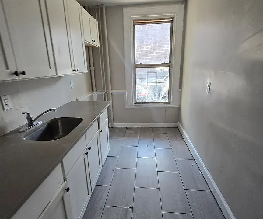 240 William St #5C