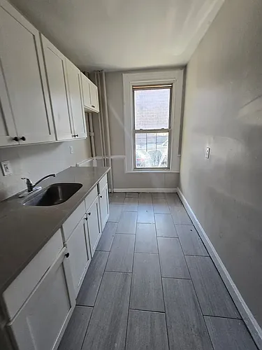 240 William St Photo 1