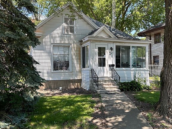 2nd image of 215 E Water St