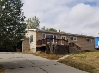 902 S 14th St, Thermopolis, WY 82443
