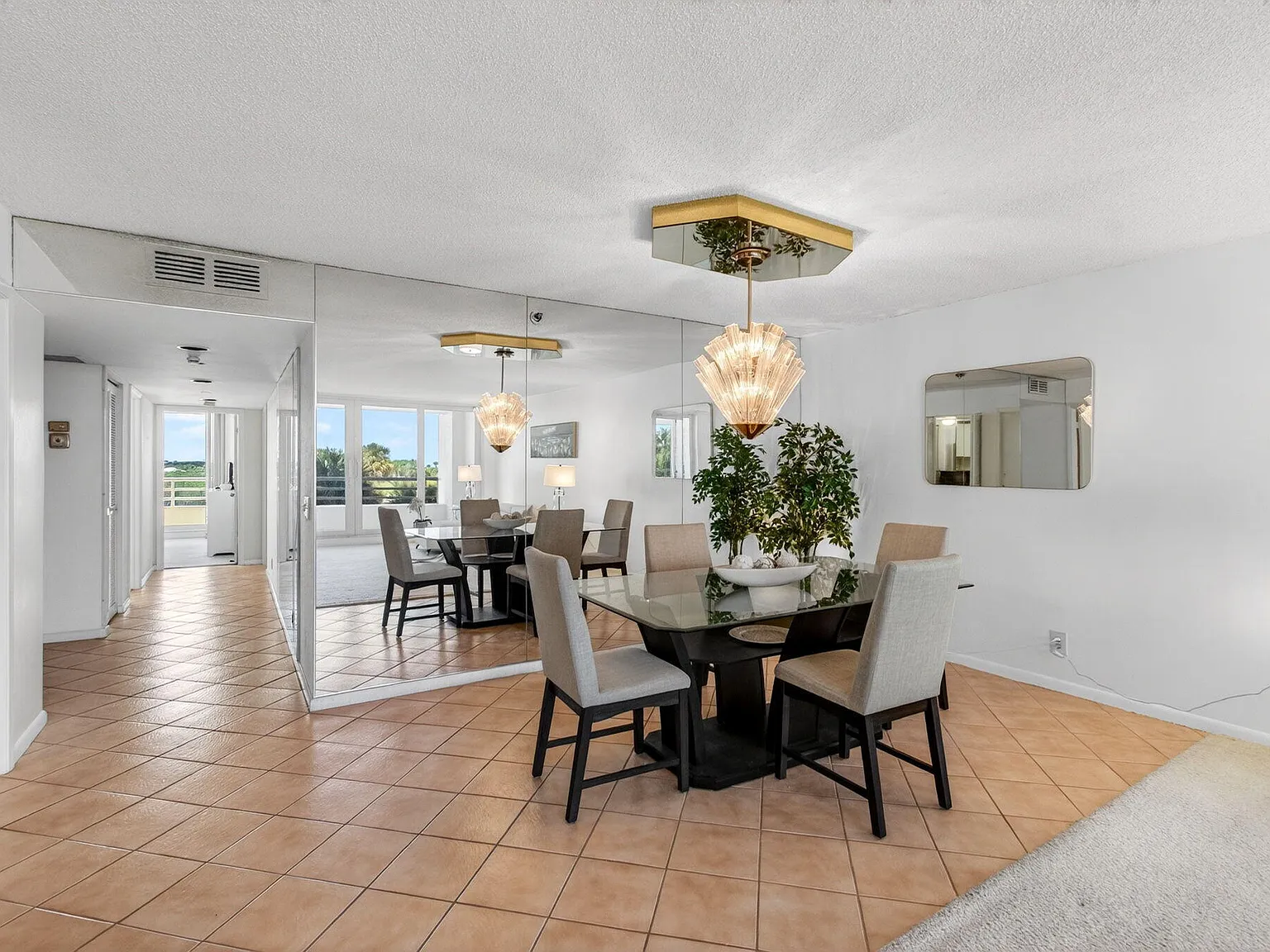 2 bed, 2.0 bath, 1697 sqft, $3,000 — Photo 2