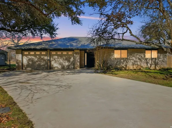 10 Broken Ski Circle, New Braunfels, TX 78130