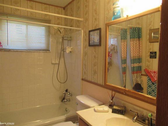 3rd image of 47424 Brent Ct