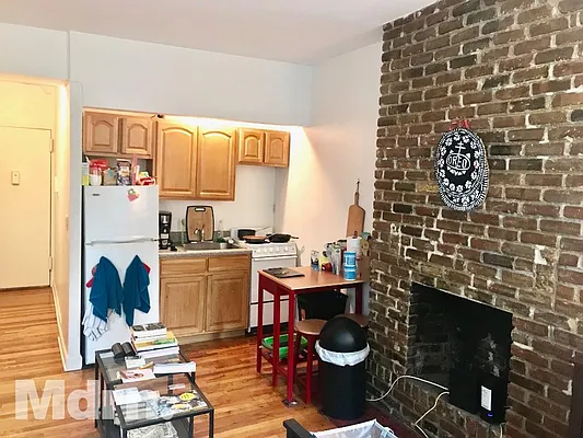 Rented by Mdrn Residential | media 2