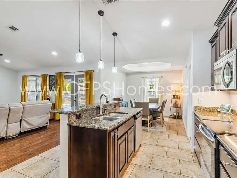 8170 Tavira St — Photo 15