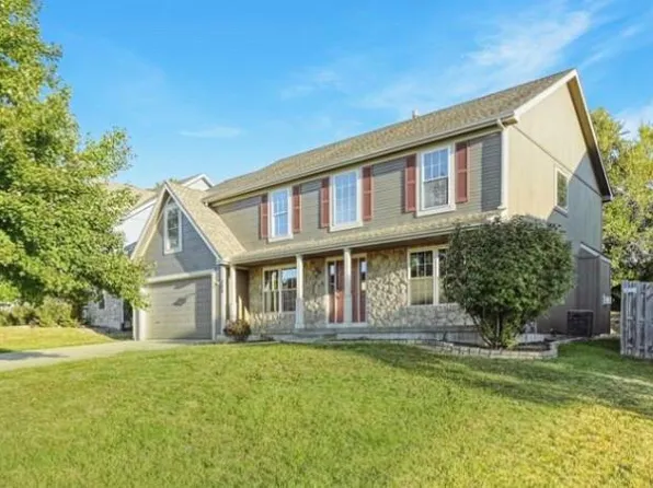 302 Wyndham Dr, Lansing, KS 66043