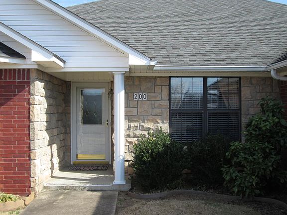 2nd image of 200 Cherokee Ln