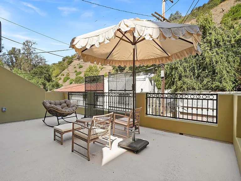 9842 Portola Dr — Photo 20