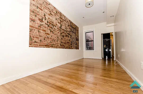 Rented by EXR | media 22