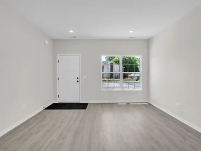 1905 Deerfield Ln — Photo 17