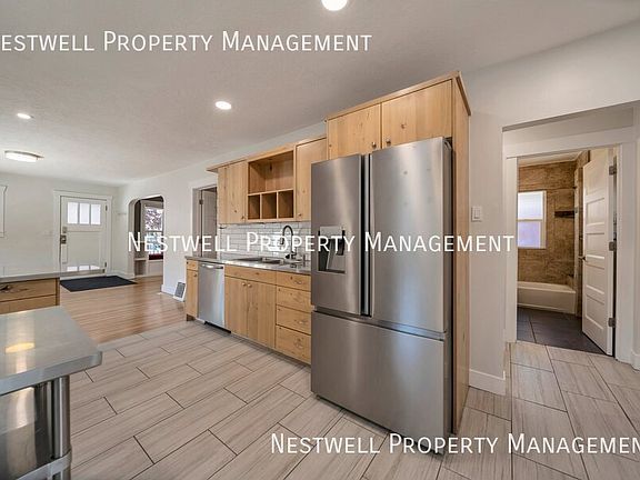 3rd image of 520 E Redondo Ave
