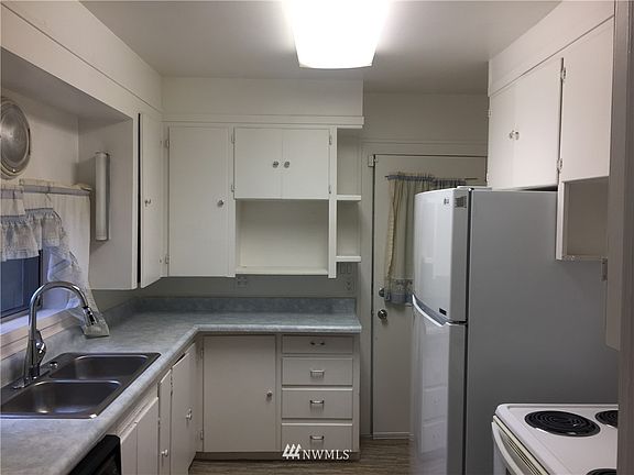 5th image of 5915 LOMBARD Avenue