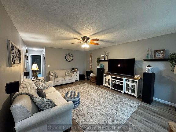 3rd image of 1002 N Custer Ave