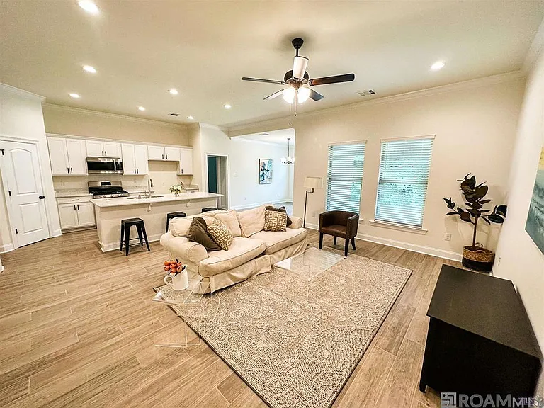 10904 Maitland Ave — Photo 2
