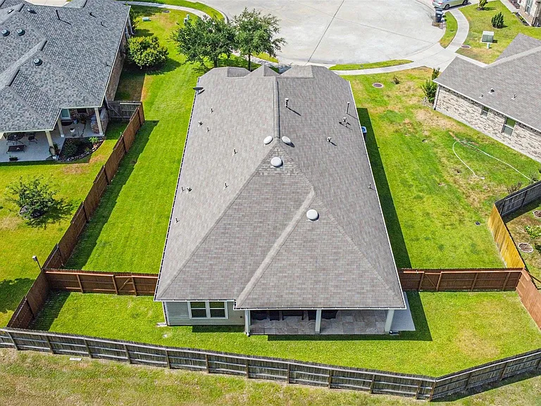 25546 Kensington Lake Dr — Photo 32