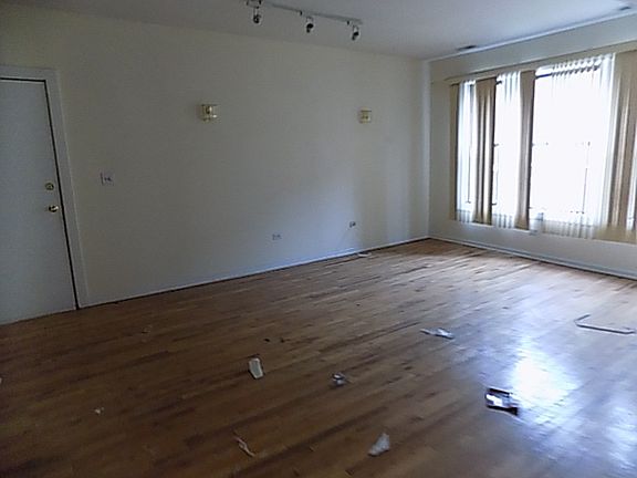 5th image of 5740 S King Dr Unit 1C