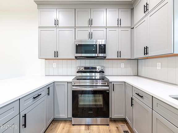 5th image of 415 Meadow View Dr