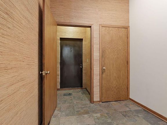 3rd image of 570 Dayton Ave