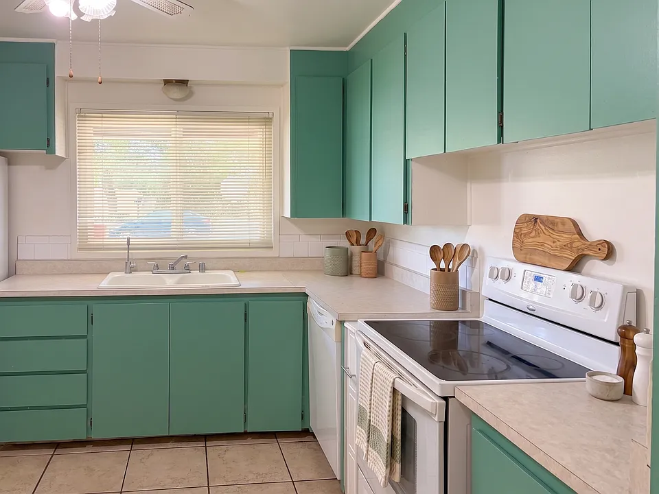 3213 Alvarado Dr NE