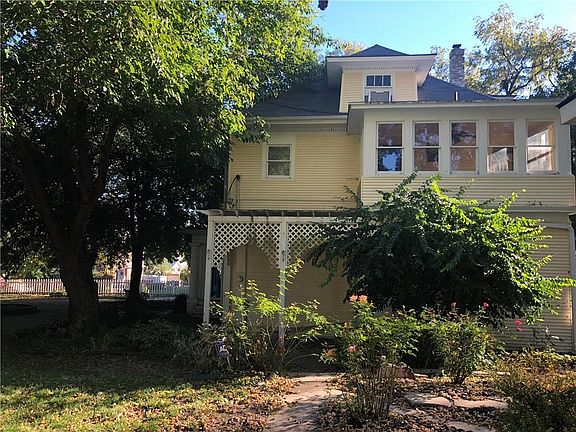 3rd image of 1135 Krug Park Pl