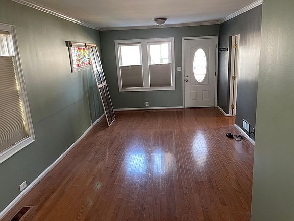 5th image of 710 Saint Charles Ct