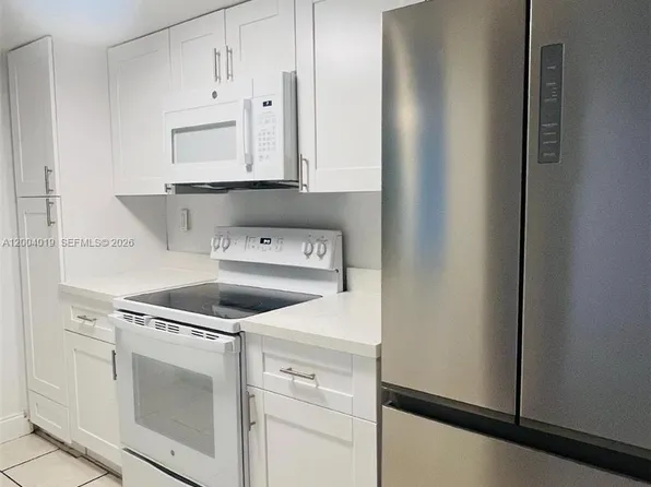 7075 NW 186th St, Hialeah, FL