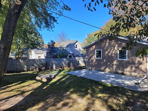 2nd image of 209 5th Ave N