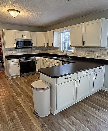 3rd image of 25611 Bridgeport Rd